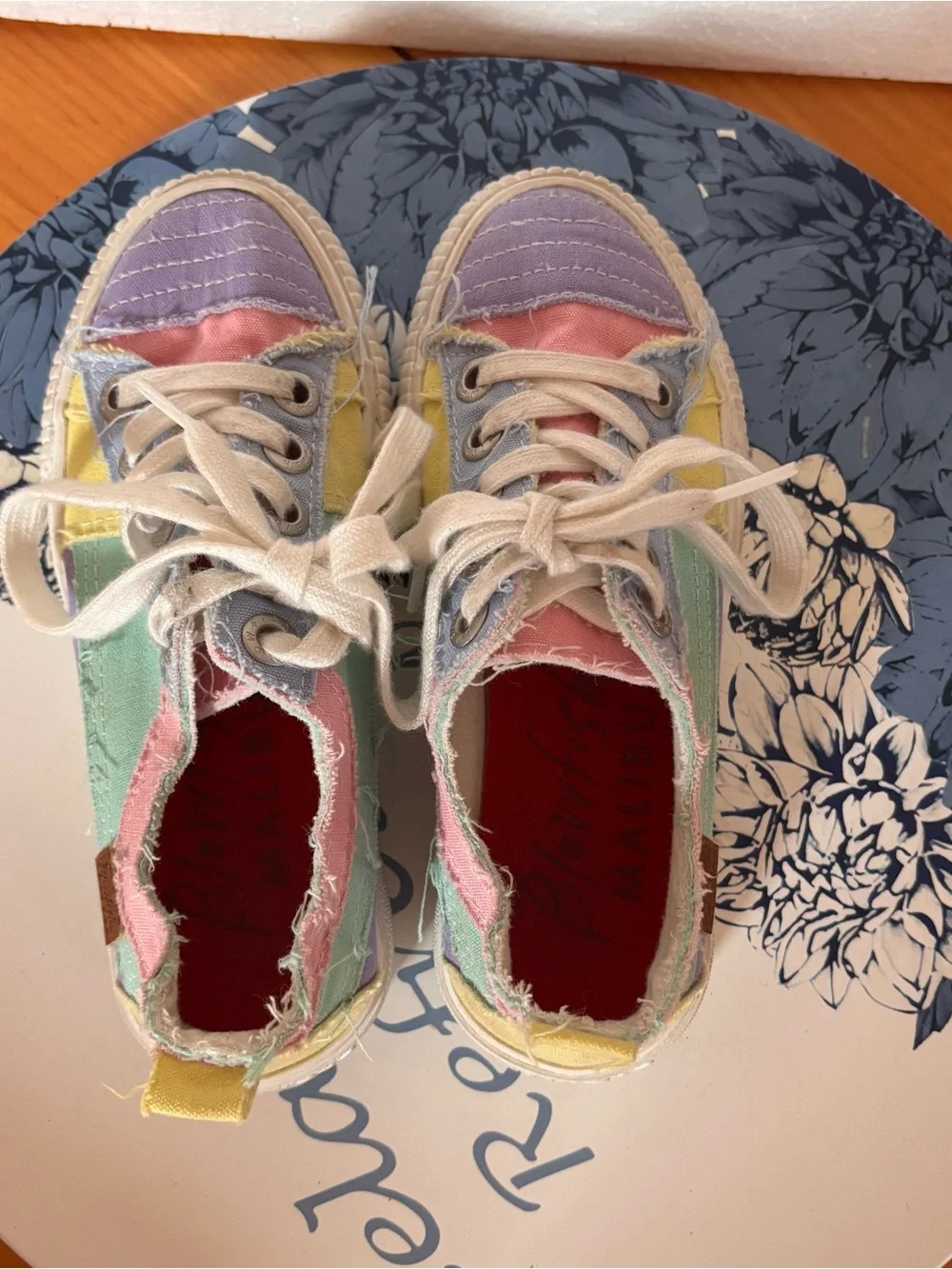 Blowfish Malibu Pastel Rainbow Sneakers Girls 13 🌈